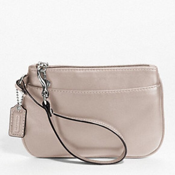 Coach Handbags - EUC Coach Leather Wristlet Pearl Cream Color